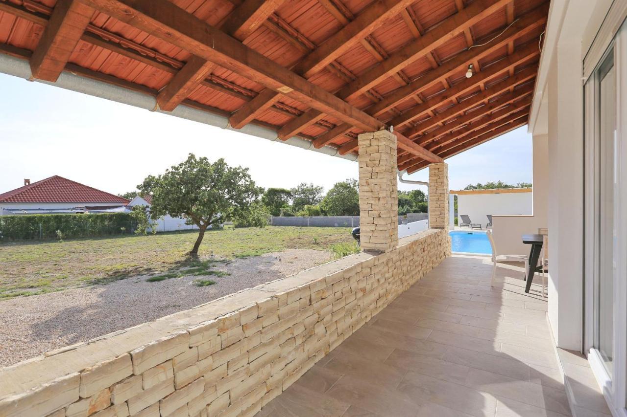 Holidayhouse Alirio With Heated Pool. Vrsi Exterior photo