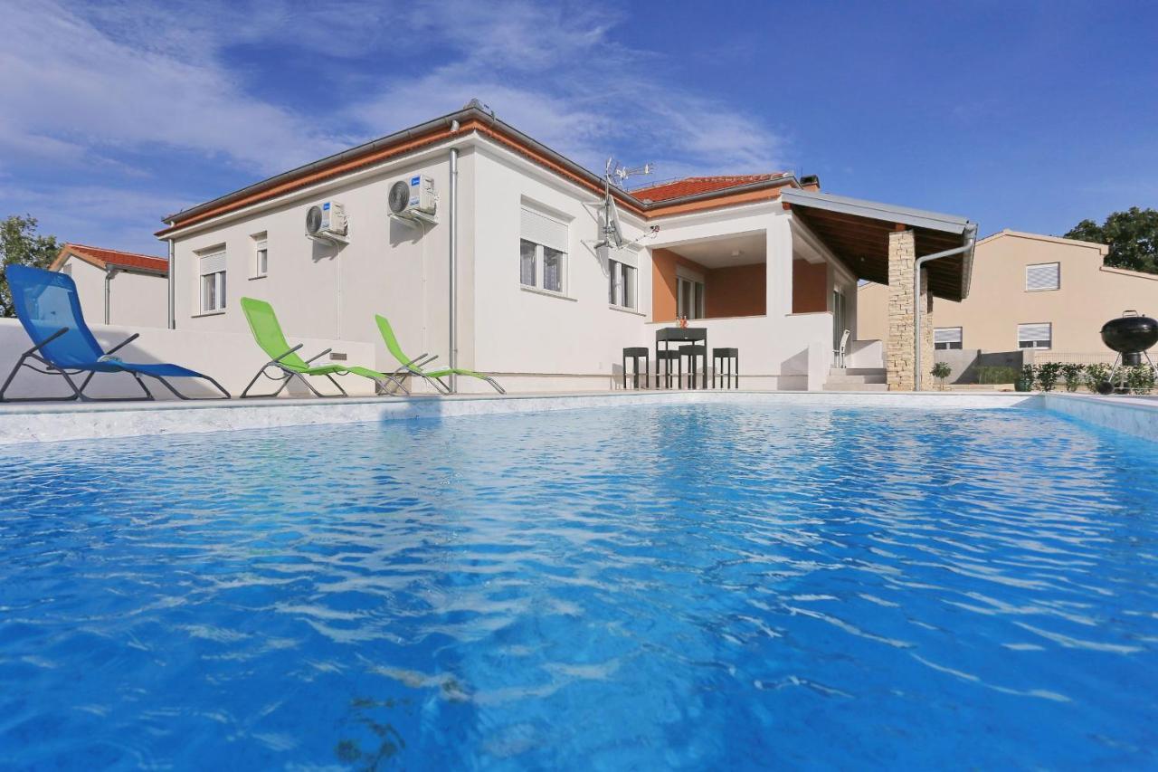 Holidayhouse Alirio With Heated Pool. Vrsi Exterior photo