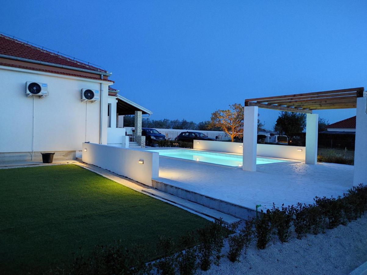 Holidayhouse Alirio With Heated Pool. Vrsi Exterior photo