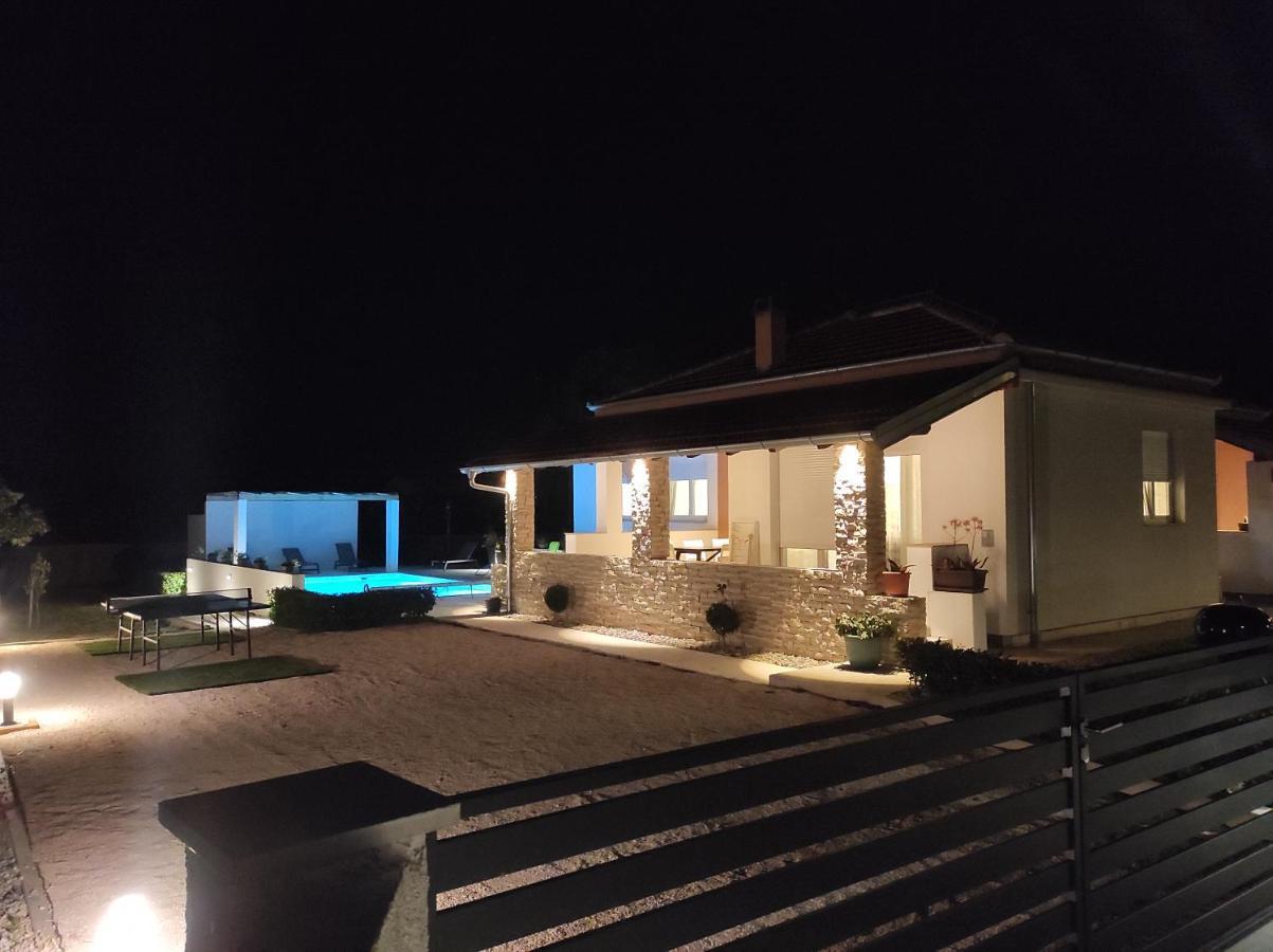 Holidayhouse Alirio With Heated Pool. Vrsi Exterior photo