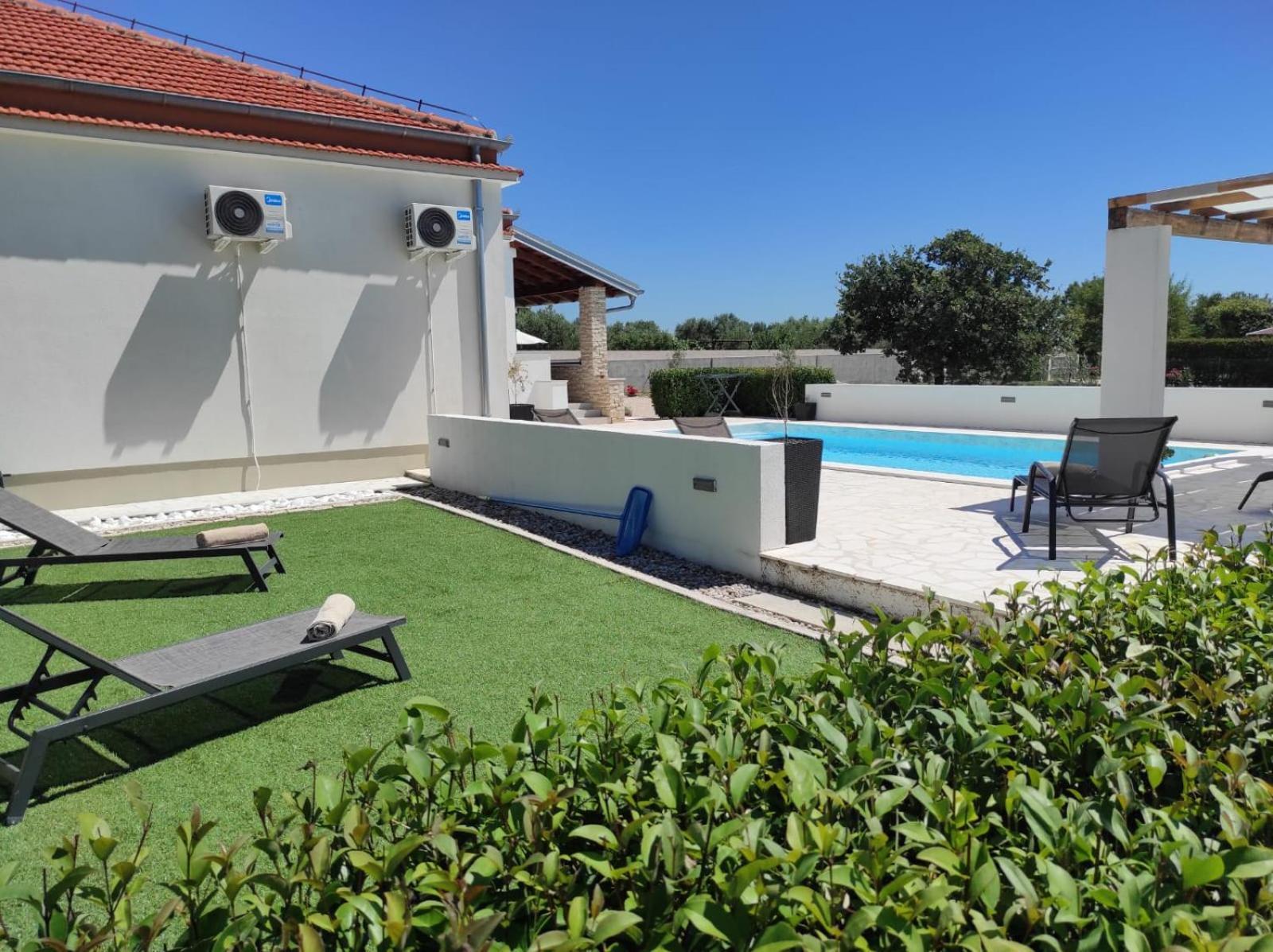 Holidayhouse Alirio With Heated Pool. Vrsi Exterior photo